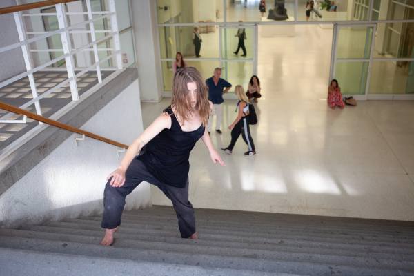 Dance in the Gallery: Museography Choreography (phase 1) / Choreography by Alice Chauchat