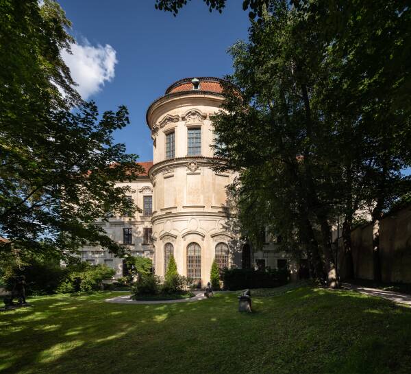 Zahrada Šternberského paláce uzavřena