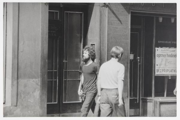 Jiří Kovanda, Contact, September 3rd 1977, Prague, Spálená and Vodičkova Streets, Going Down the Street I Lightly Bump into Passers-by, 1977, Photo: NGP, by kind permission of the artist