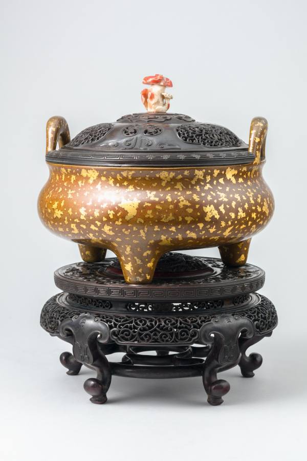 Incense burner ding with wooden lid, China, Ming dynasty, Xuande era (1426–1435)
