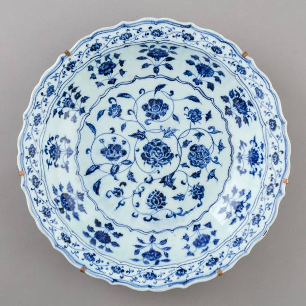 Large plate with flower scrollwork, China, Ming dynasty, Yongle era (1402–1424)

