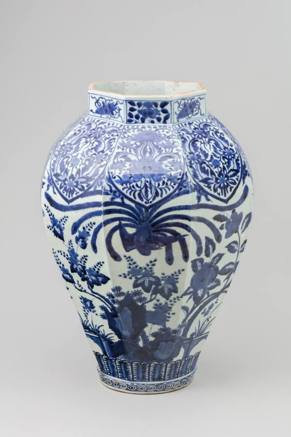 Octagonal jar with the motif of garden, Japan (Arita), 1690–1730